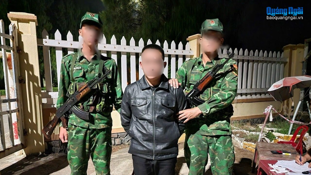 Bắt giữ hai đối tượng tàng trữ trái phép chất ma túy