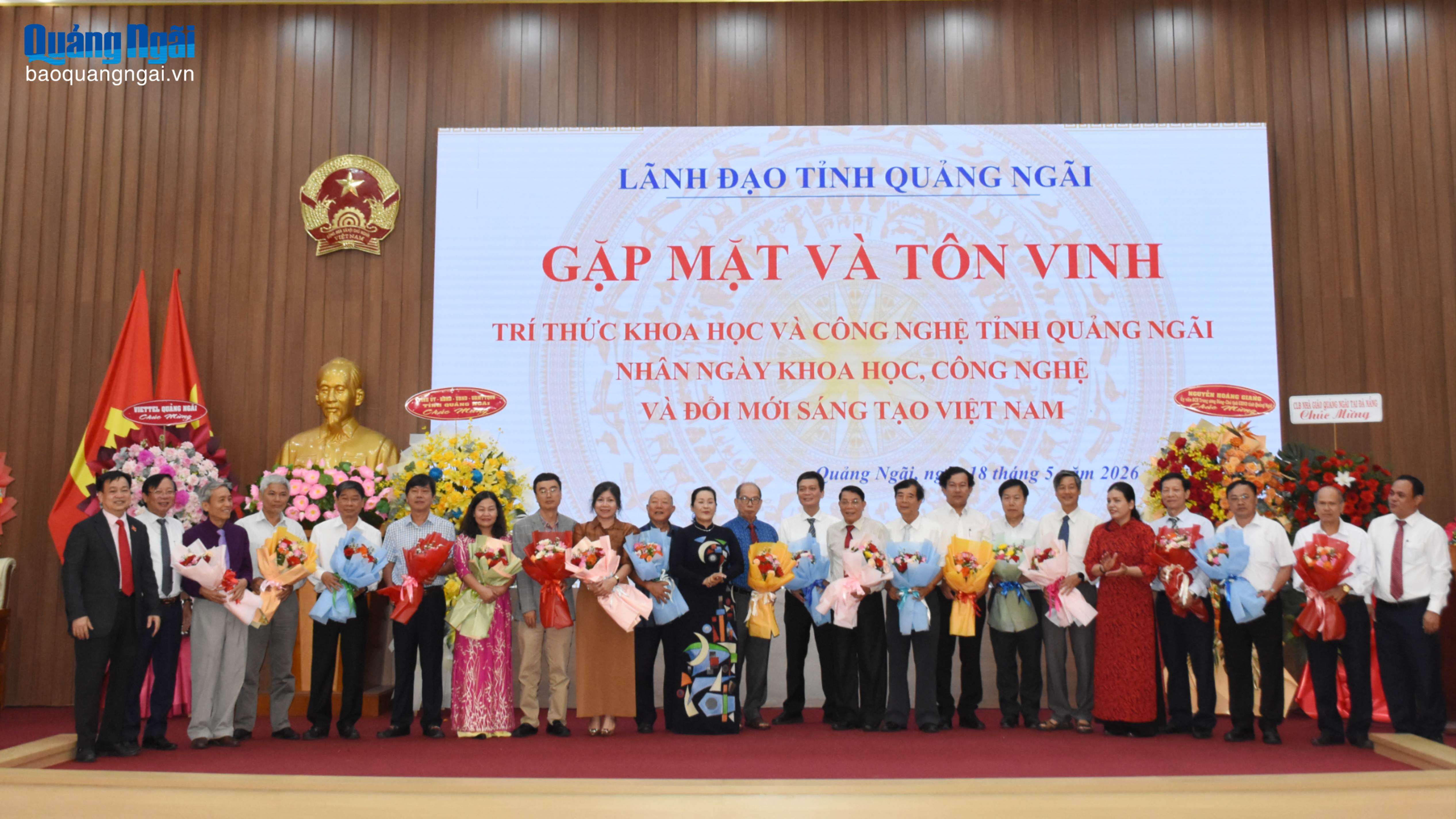 Gặp mặt và tôn vinh trí thức khoa học và công nghệ tiêu biểu