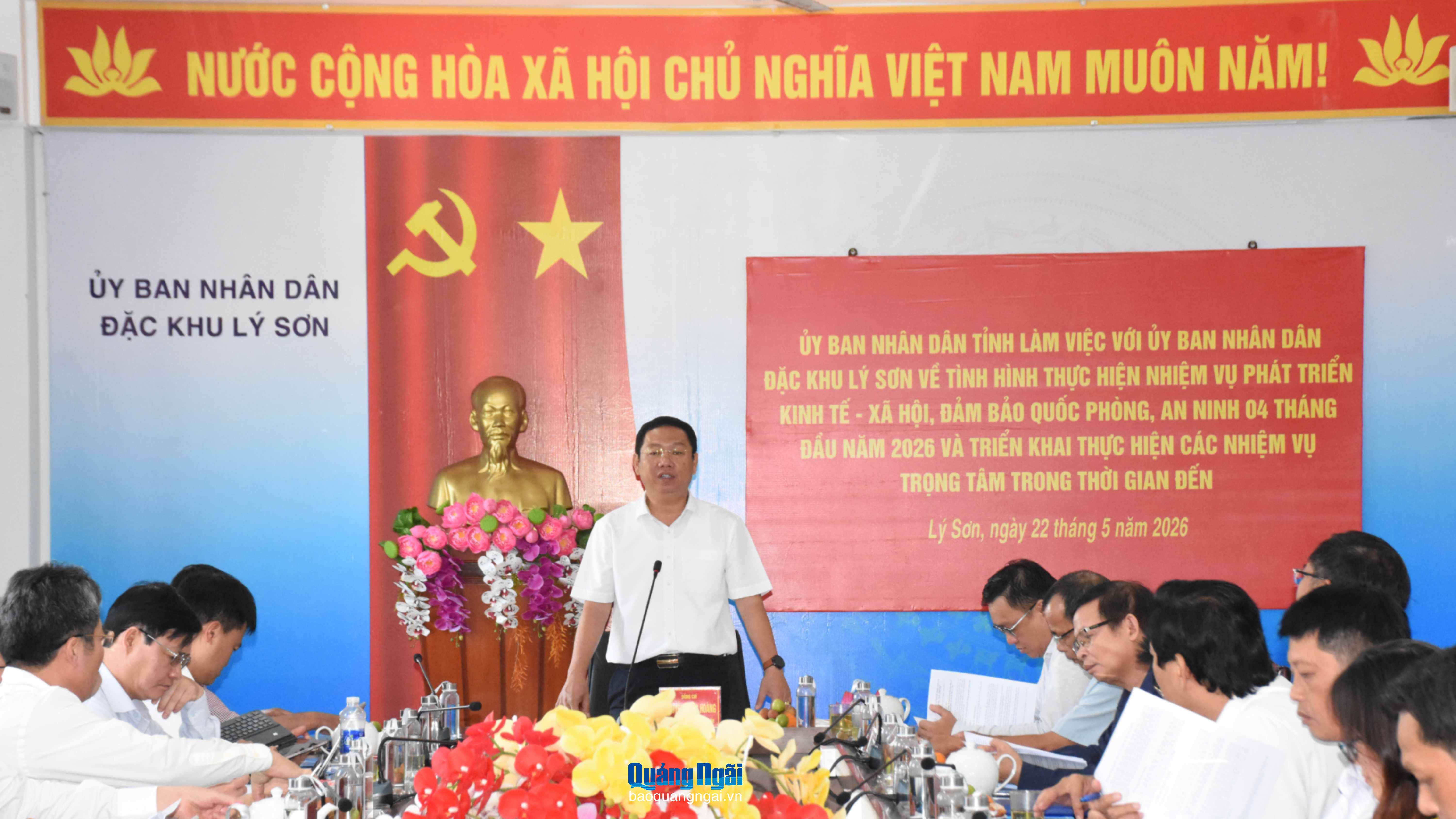 Phó Chủ tịch UBND tỉnh Nguyễn Công Hoàng làm việc với đặc khu Lý Sơn