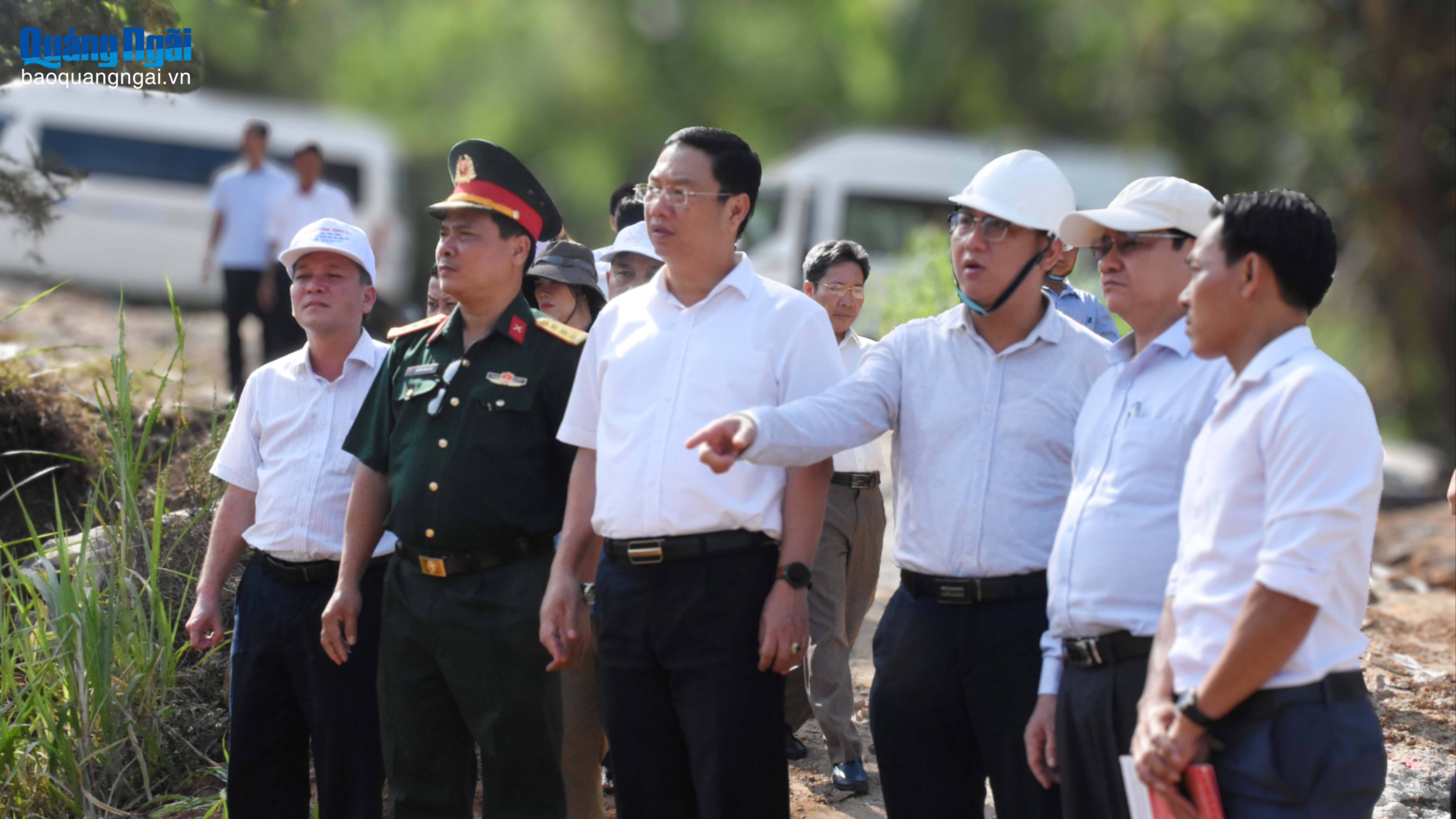 Phó Chủ tịch UBND tỉnh Nguyễn Công Hoàng kiểm tra dự án trữ nước ngọt đảo Lý Sơn
