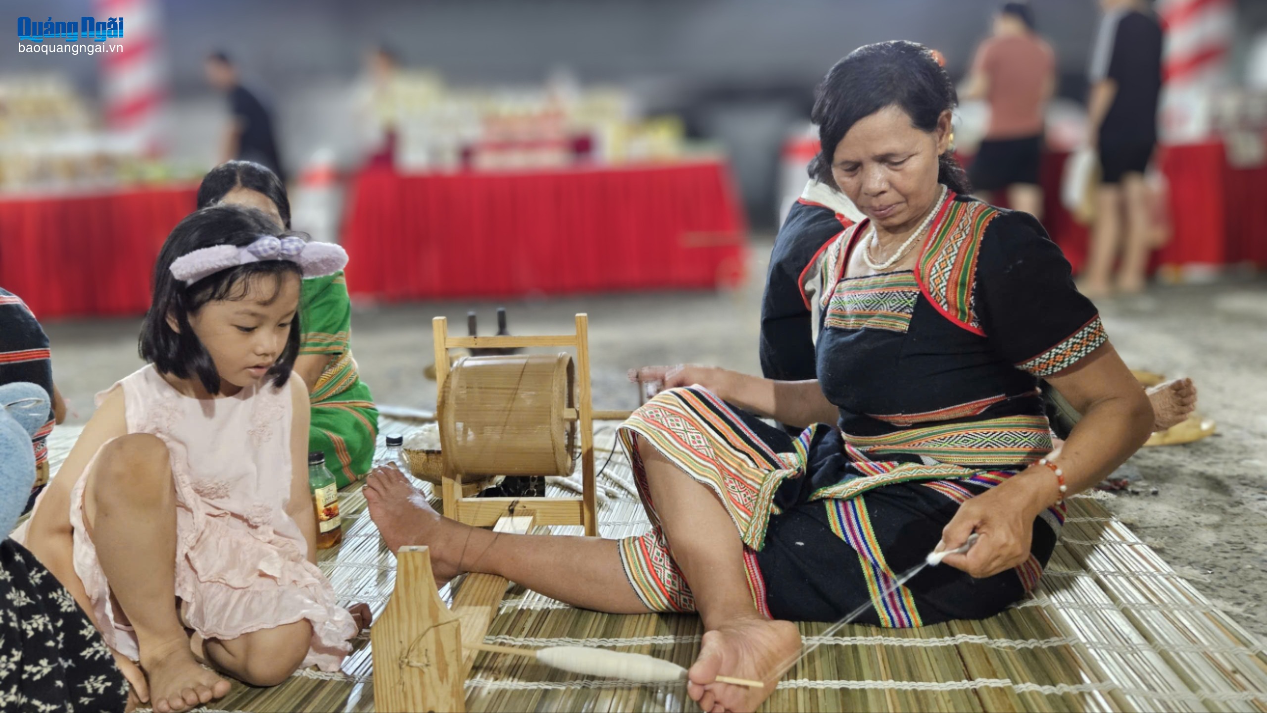 Khi tiếng khung cửi vang lên giữa phố