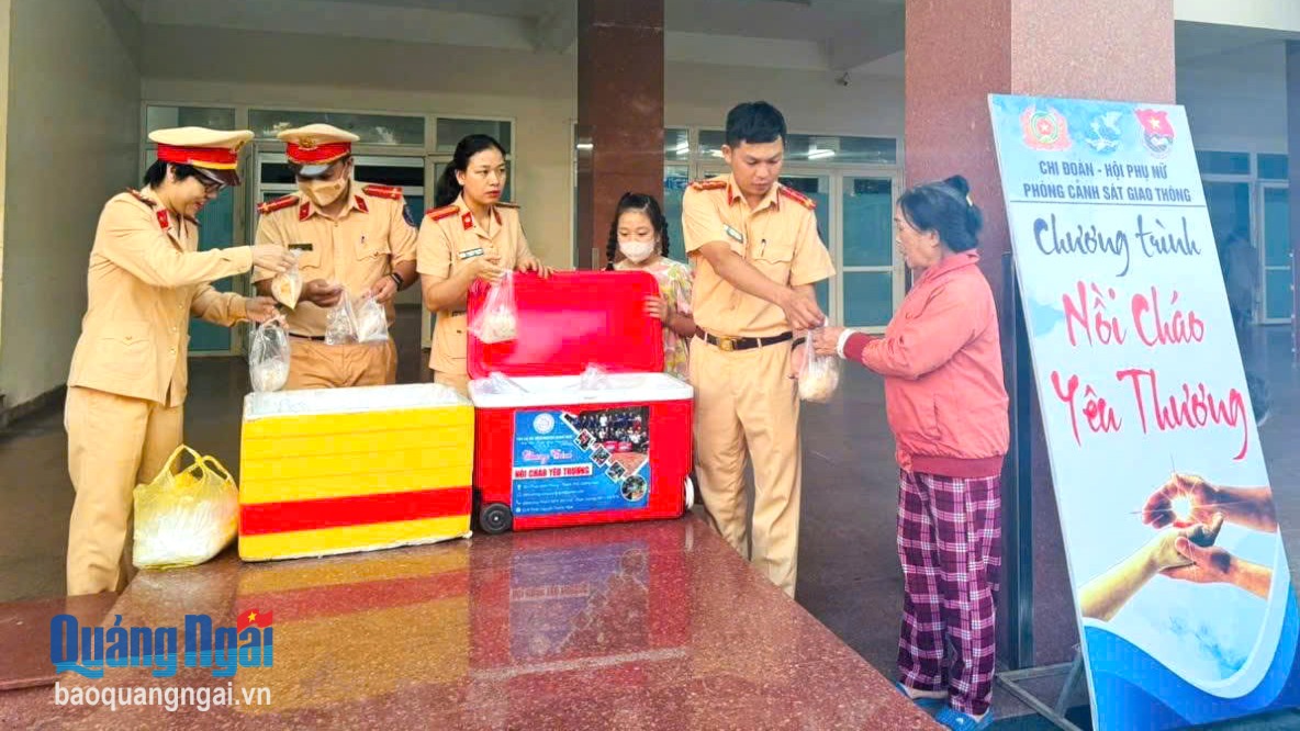 Thắm đượm nghĩa tình