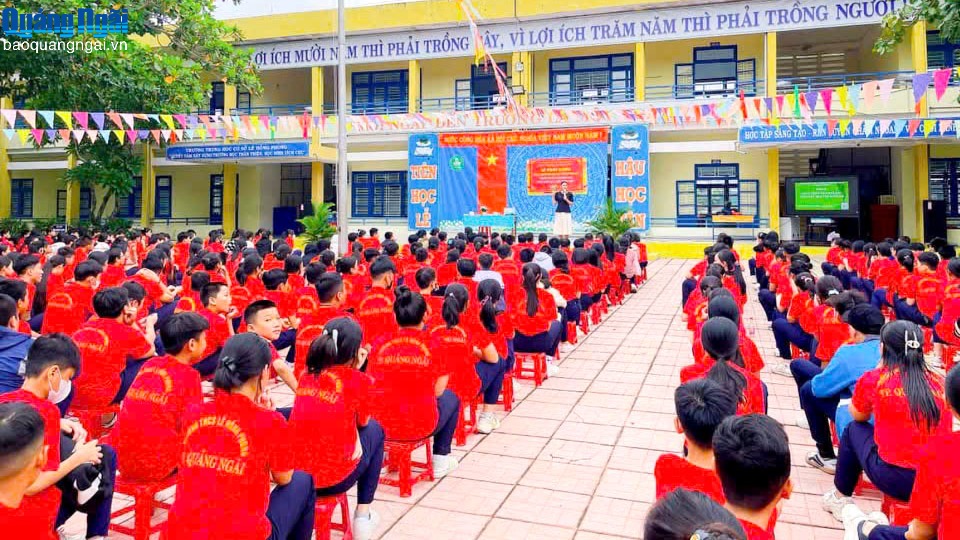 Làm mẹ ở “tuổi học trò”