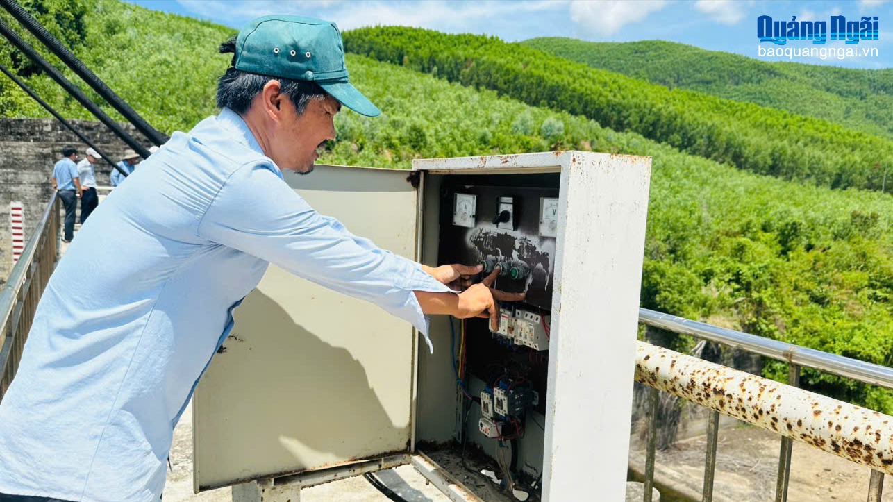 Đảm bảo nguồn nước tưới cho vụ hè thu