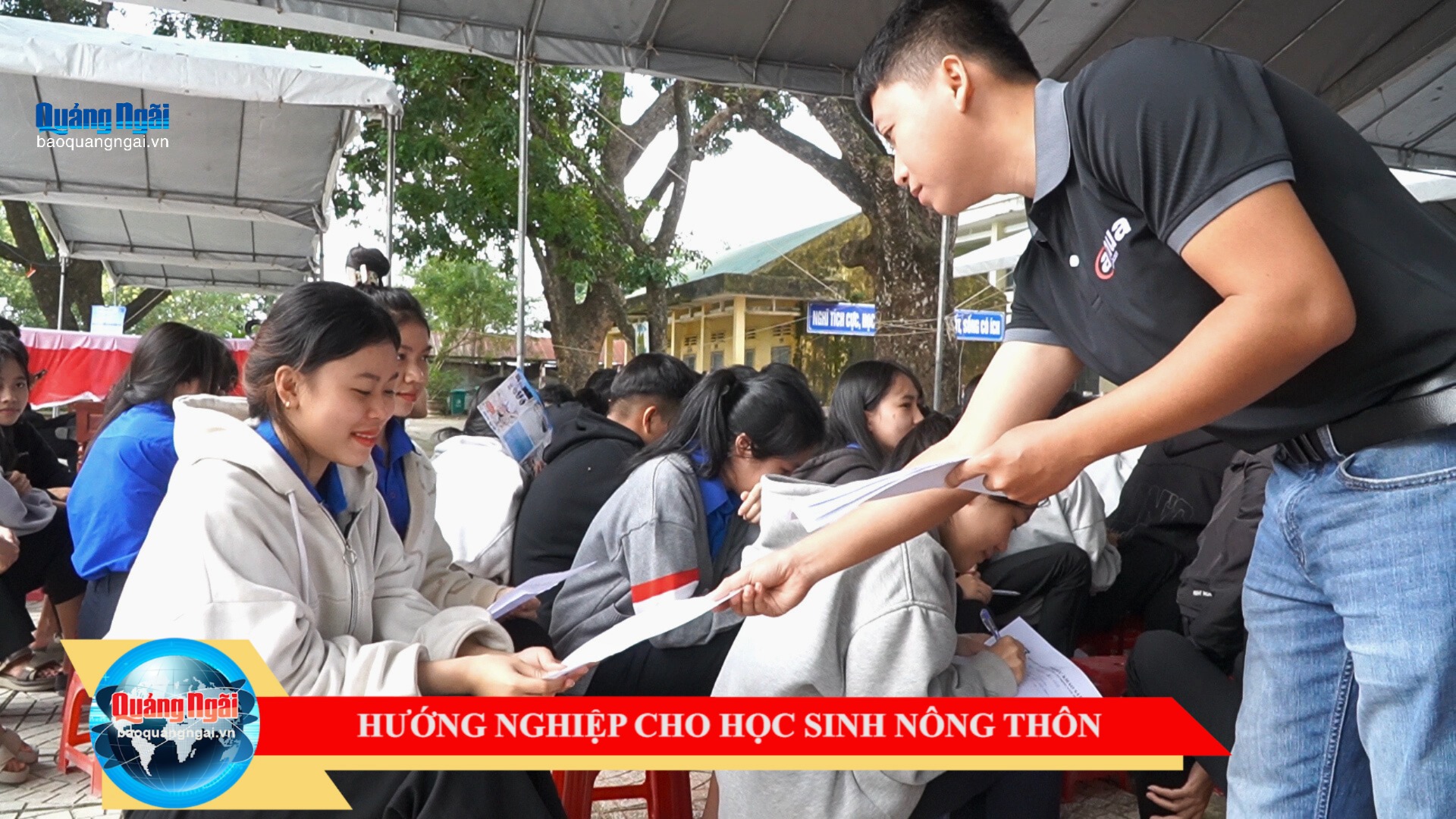 [Video]. Hướng nghiệp cho học sinh nông thôn