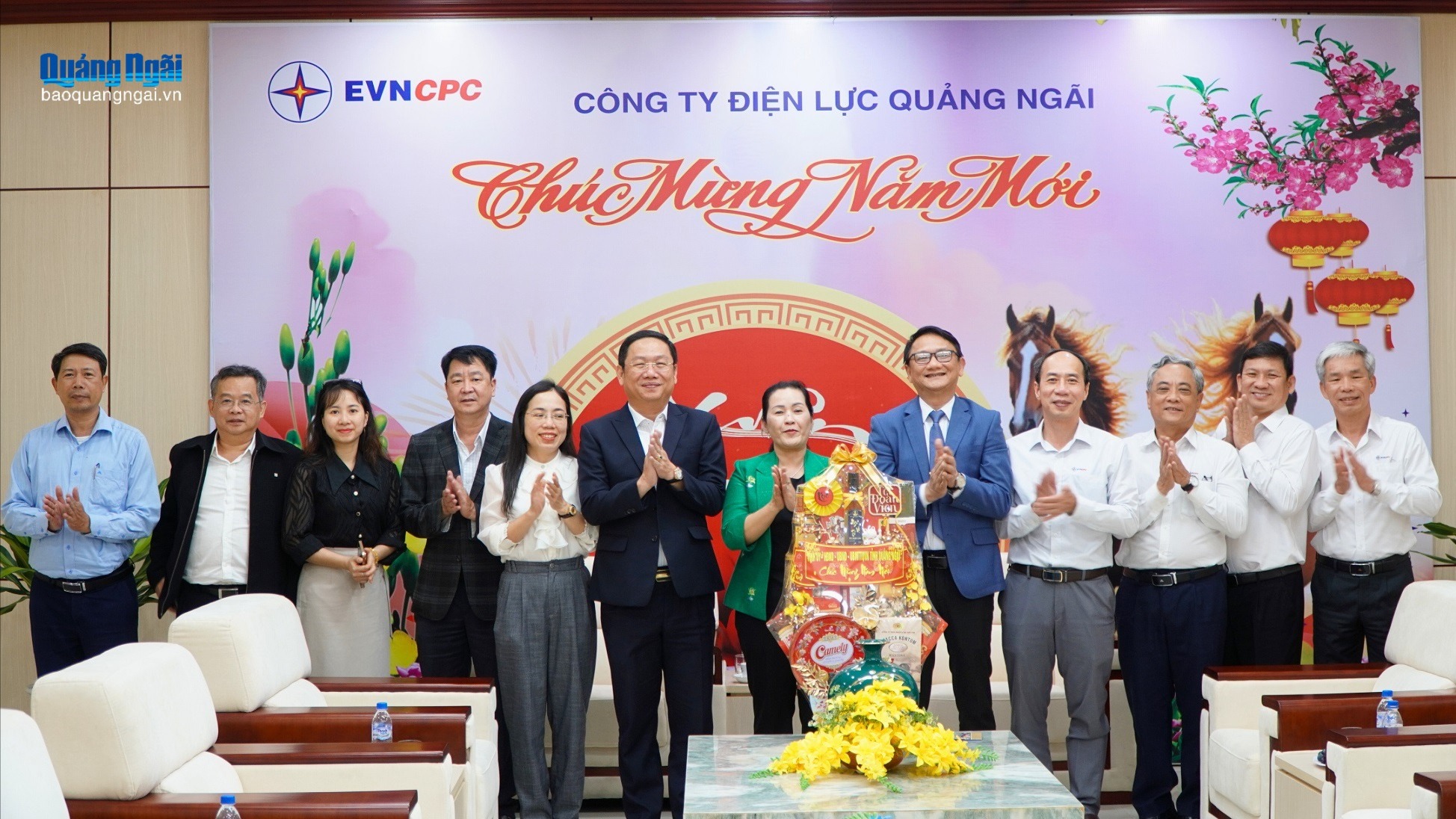 Phó Bí thư Tỉnh ủy Đinh Thị Hồng Minh thăm, chúc Tết các đơn vị làm việc dịp tết Bính Ngọ