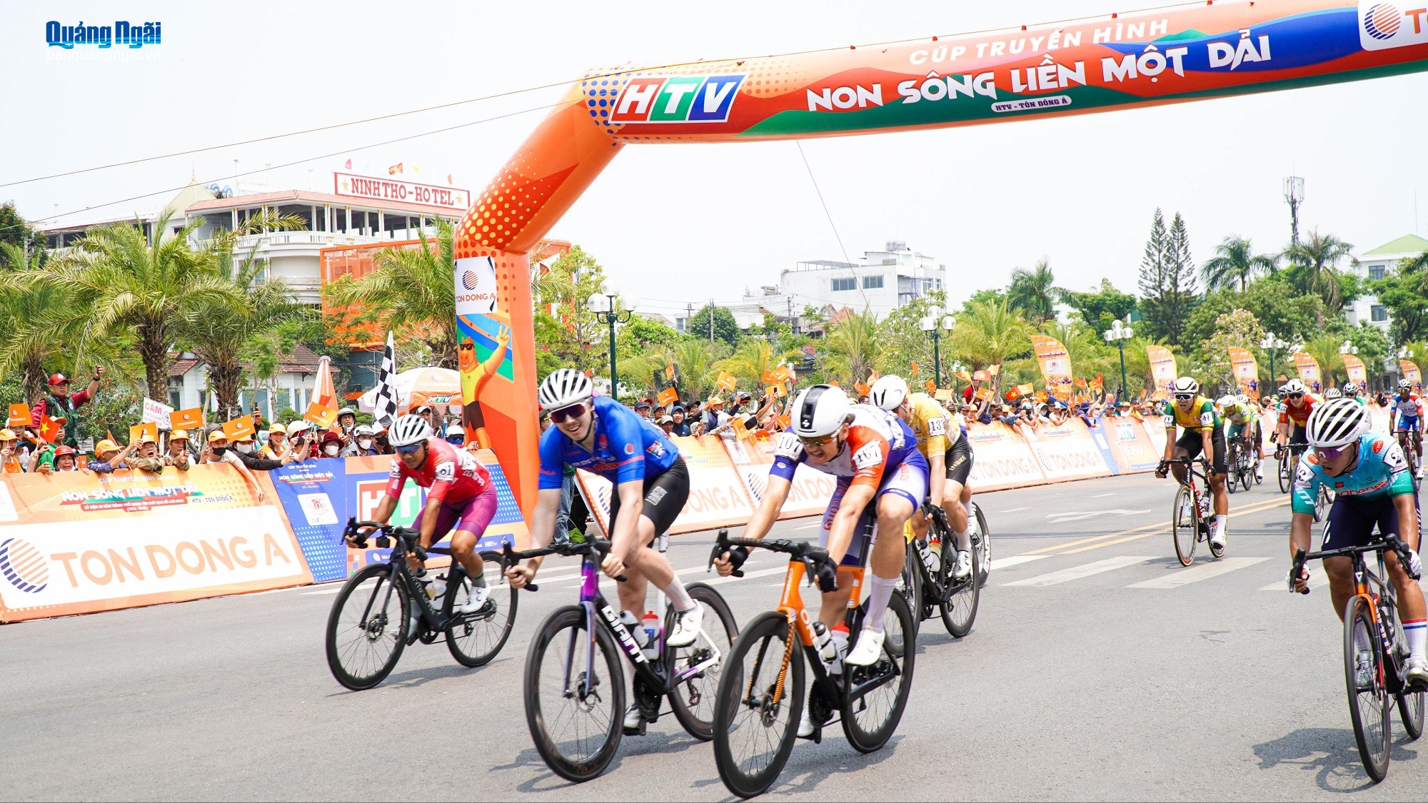 Patrick Patterson thắng ngược đầy kịch tính tại chặng 11