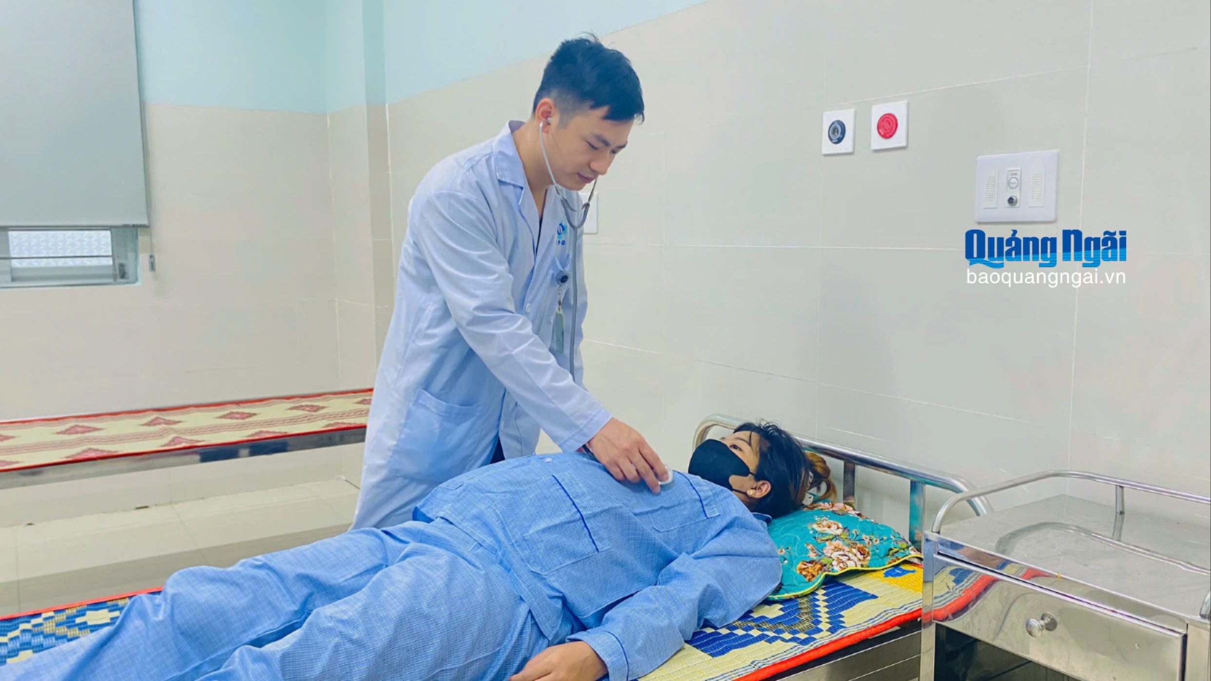 Cấp cứu kịp thời thai phụ Lý Sơn bị dọa sinh non