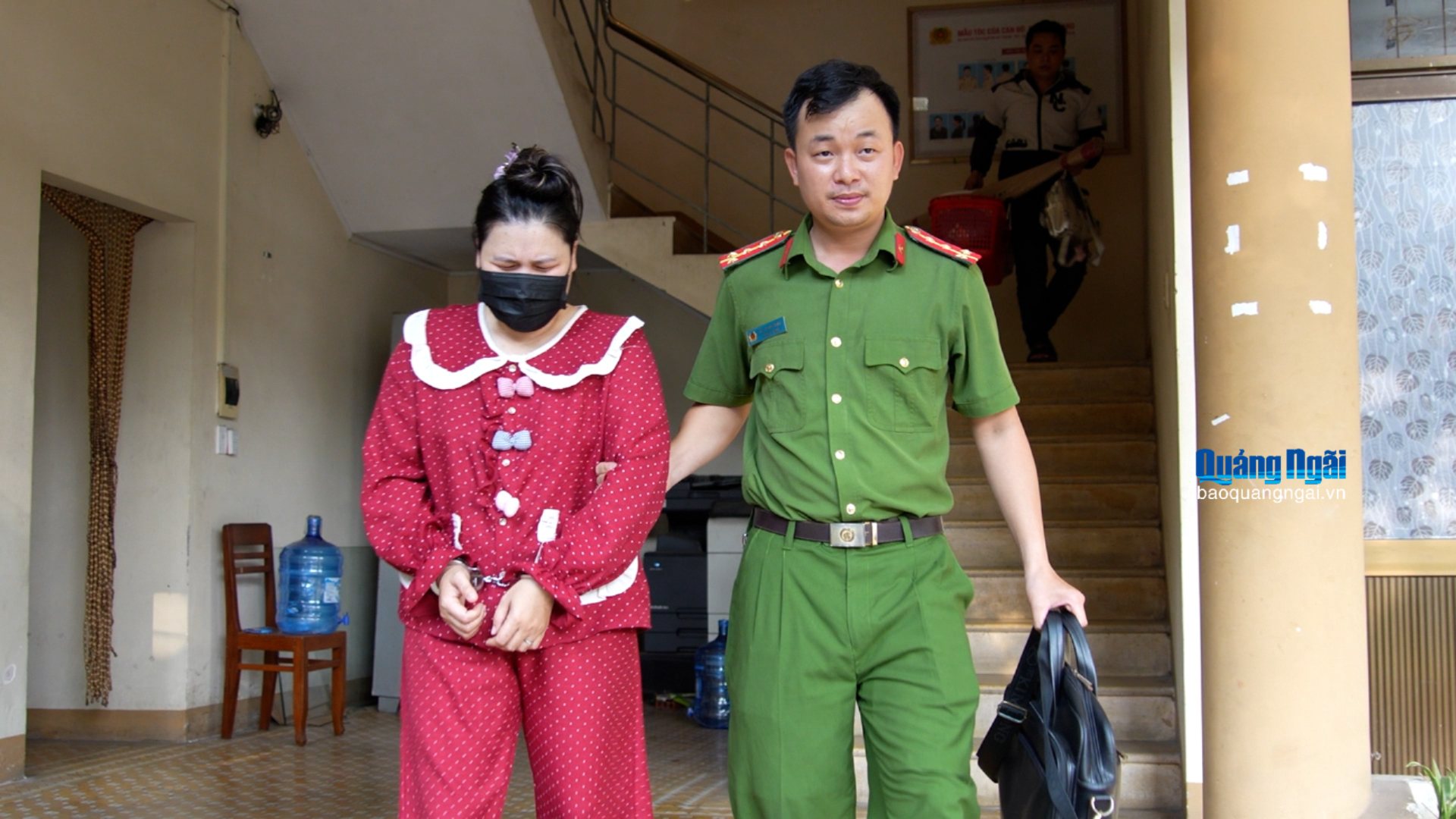 Bắt người phụ nữ chuyên mua xe thật, chuyển khoản ảo