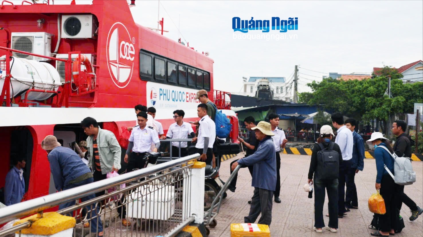 Lượng khách đến Lý Sơn tăng cao trong dịp hè 2026
