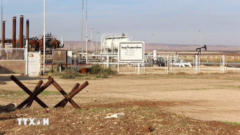 Giá dầu thế giới tăng vọt lên mức cao nhất trong gần bốn năm