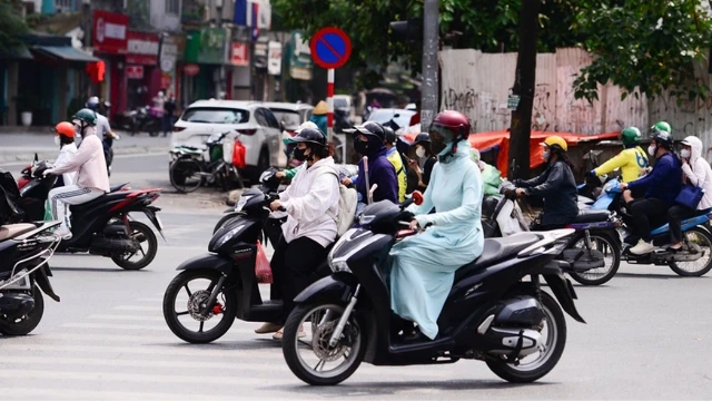 Nắng nóng 41 độ ngay đầu mùa là hiện tượng ít gặp trong 10 năm trở lại đây