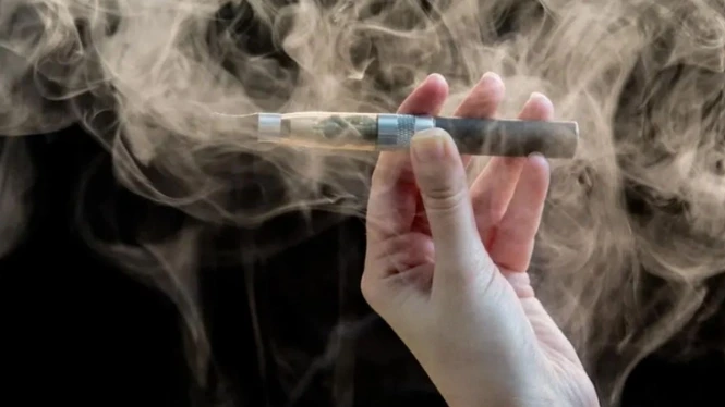 Từ 15/5/2026: Chính thức áp dụng mức phạt nặng với người sử dụng thuốc lá điện tử