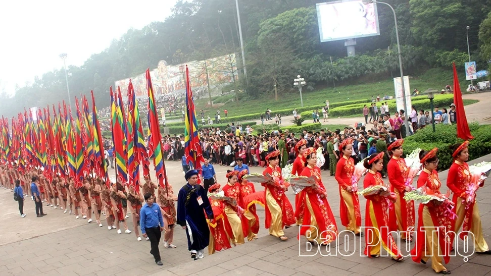 Tự hào con Lạc cháu Hồng