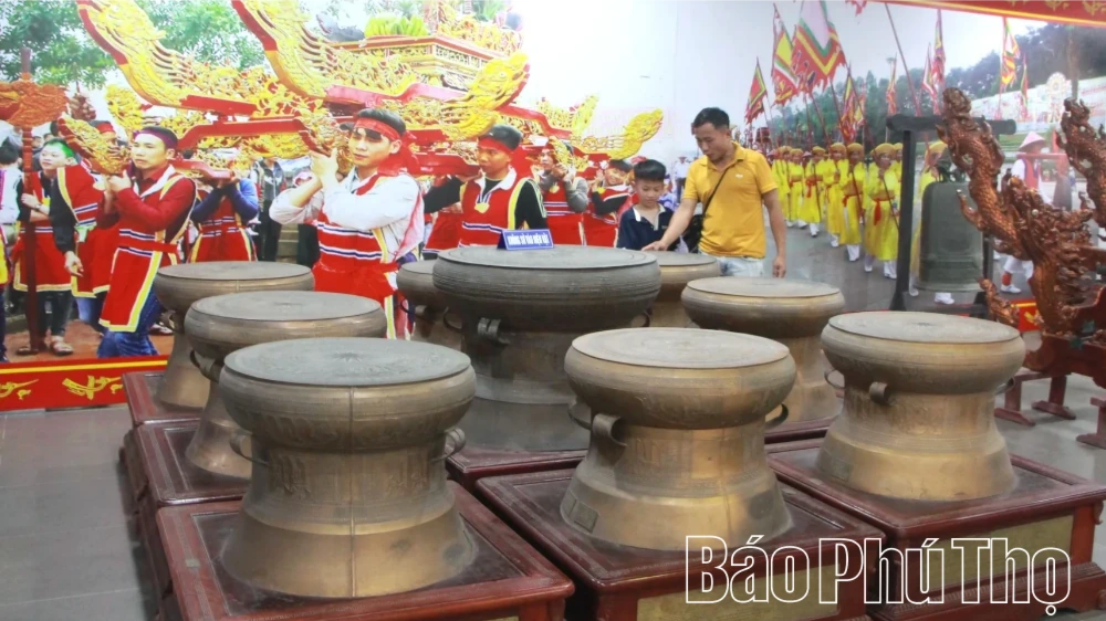 Trưng bày tư liệu, hiện vật về di sản tín ngưỡng thờ cúng Hùng Vương