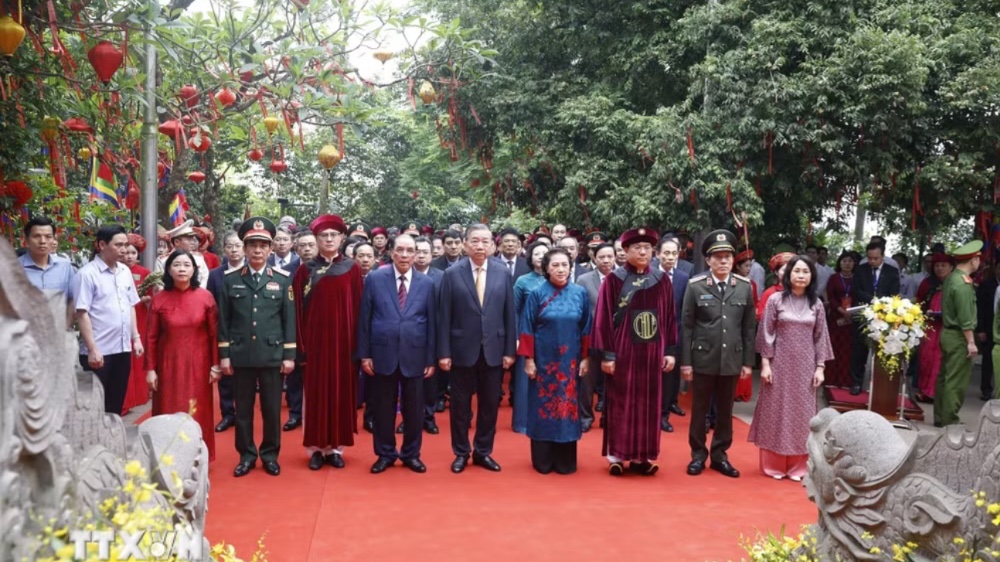 Tổng Bí thư, Chủ tịch nước Tô Lâm dâng hương tưởng niệm các Vua Hùng