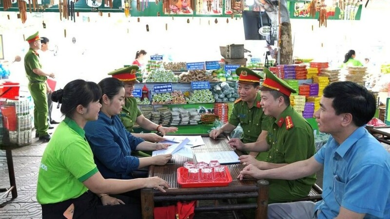 Kiểm tra hơn 100 cơ sở kinh doanh ăn uống, lưu trú tại lễ hội Đền Hùng