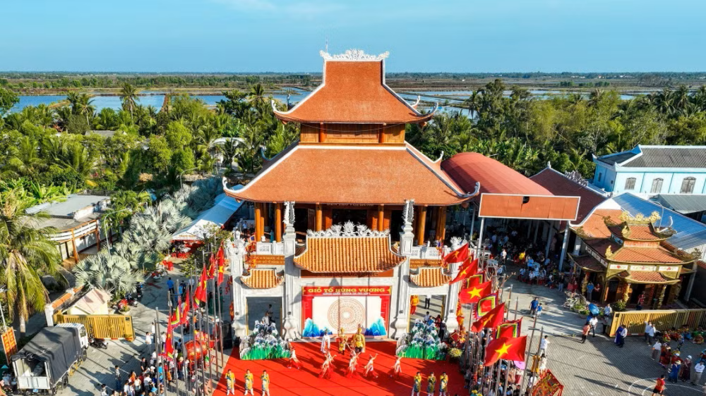 Từ mọi miền Tổ quốc, con cháu Lạc Hồng hướng về nguồn cội