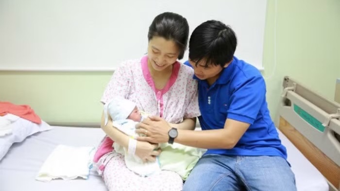 Lao động nam đầu tiên ở Bắc Ninh được hưởng trợ cấp thai sản khi vợ sinh con