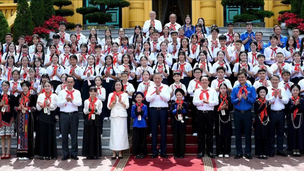 Tổng Bí thư, Chủ tịch nước Tô Lâm gặp mặt đội viên, thiếu niên tiêu biểu