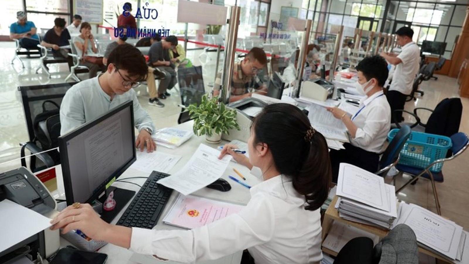 Bộ Chính trị: Tiếp tục tinh giản biên chế 5 - 10%, không để xin “giữ ghế” vì lợi ích cục bộ