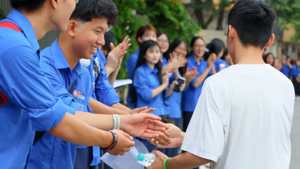 Thí sinh thực hiện bài thi các môn tự chọn trong ngày cuối thi tốt nghiệp trung học phổ thông năm 2026