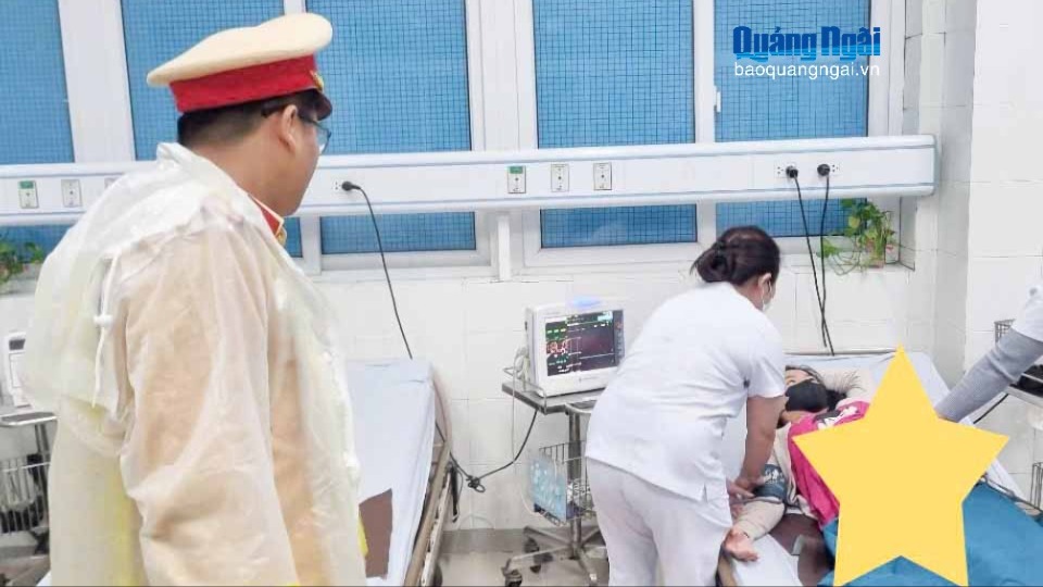 Cảnh sát giao thông dẫn đường, hỗ trợ sản phụ sinh con an toàn