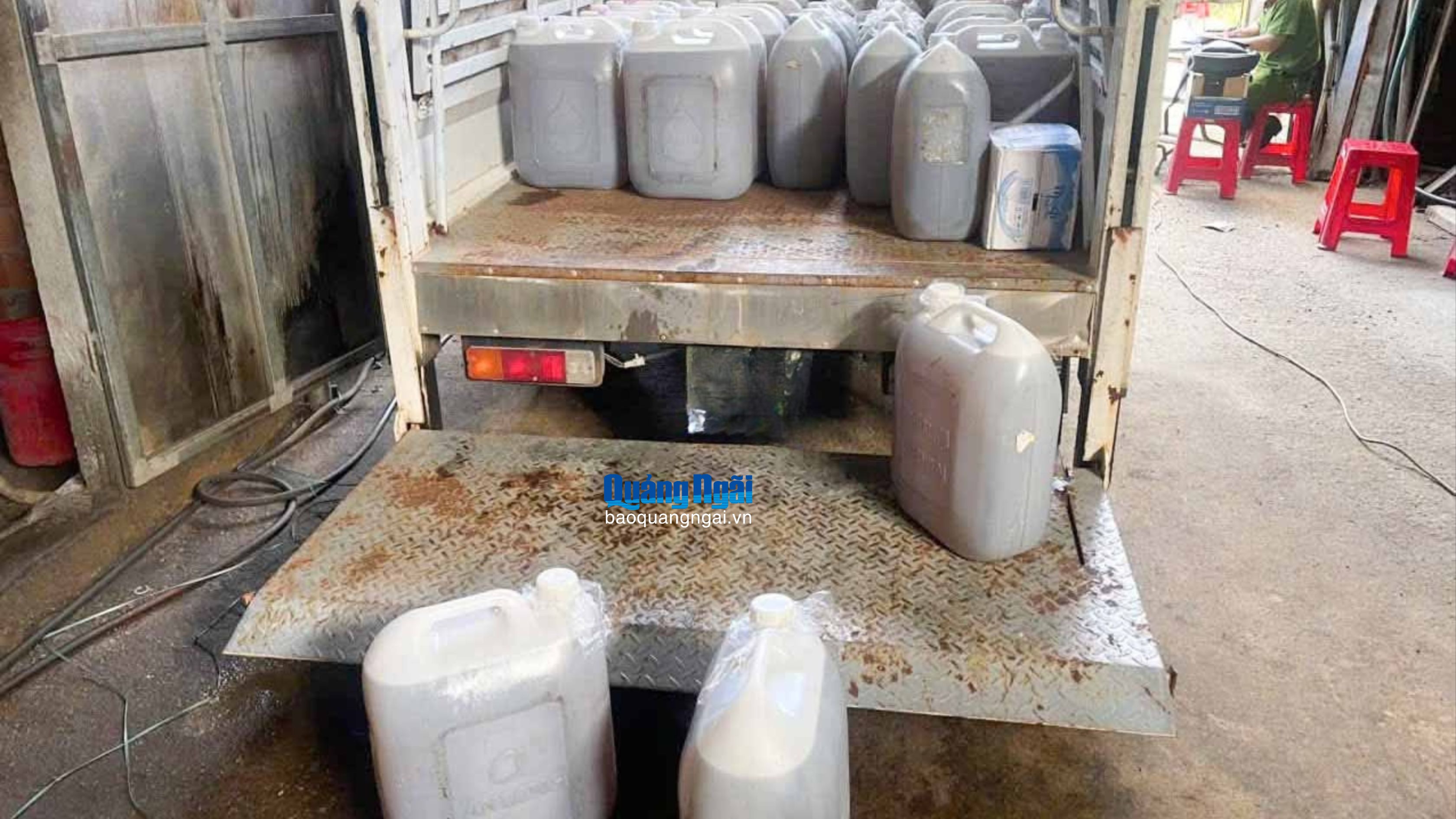 Phát hiện hơn 1.000 lít dầu diesel không rõ nguồn gốc