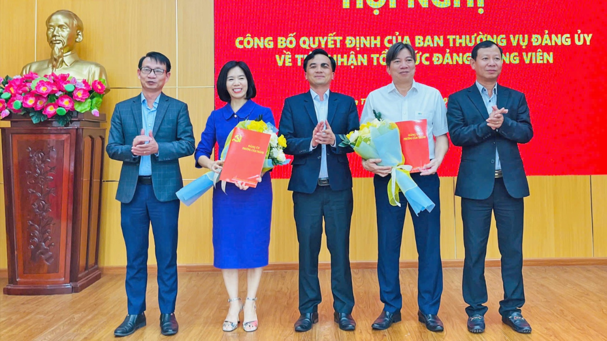 Phường Cẩm Thành tiếp nhận 2 tổ chức đảng, 114 đảng viên