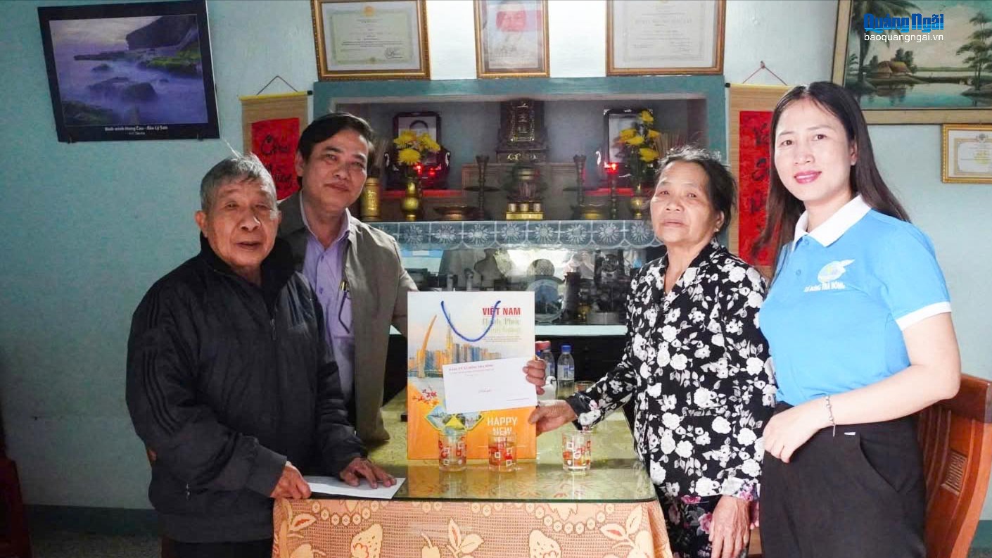 Xã Đông Trà Bồng tri ân các đồng chí nguyên là lãnh đạo địa phương