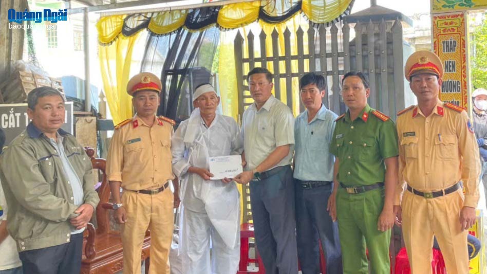 Ban An toàn giao thông tỉnh thăm hỏi gia đình nạn nhân bị tai nạn giao thông