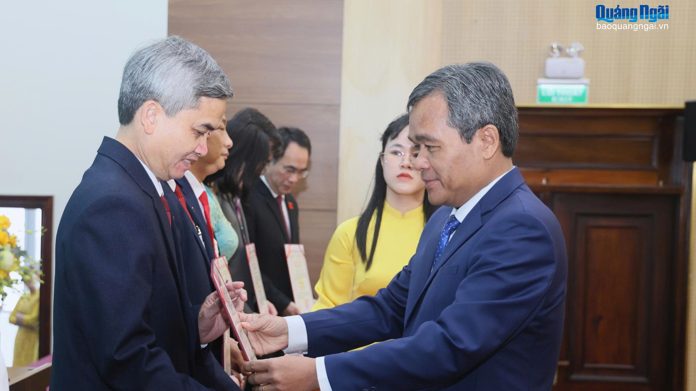 Trao giấy chứng nhận đại biểu HĐND tỉnh khóa XIV, nhiệm kỳ 2026 - 2031