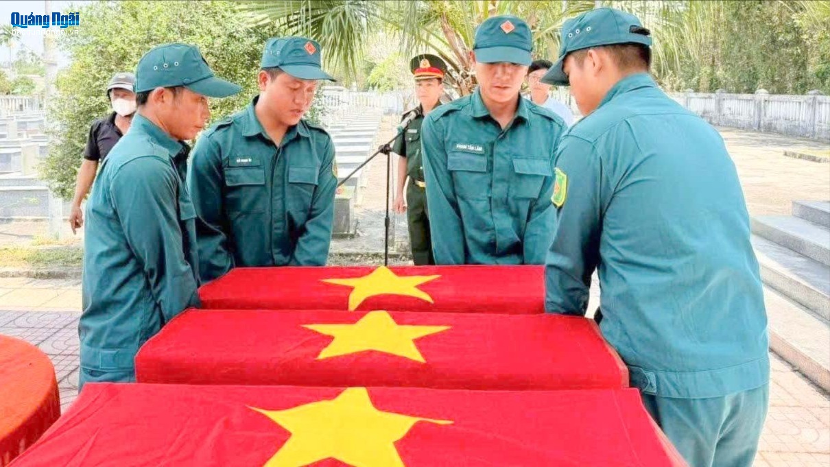 Ba liệt sĩ trong một gia đình được an táng tại Nghĩa trang Liệt sĩ Bình Thanh