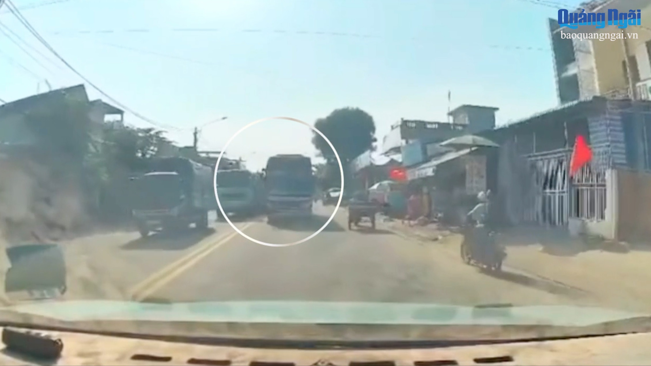 Xử phạt tài xế xe khách đi sai phần đường