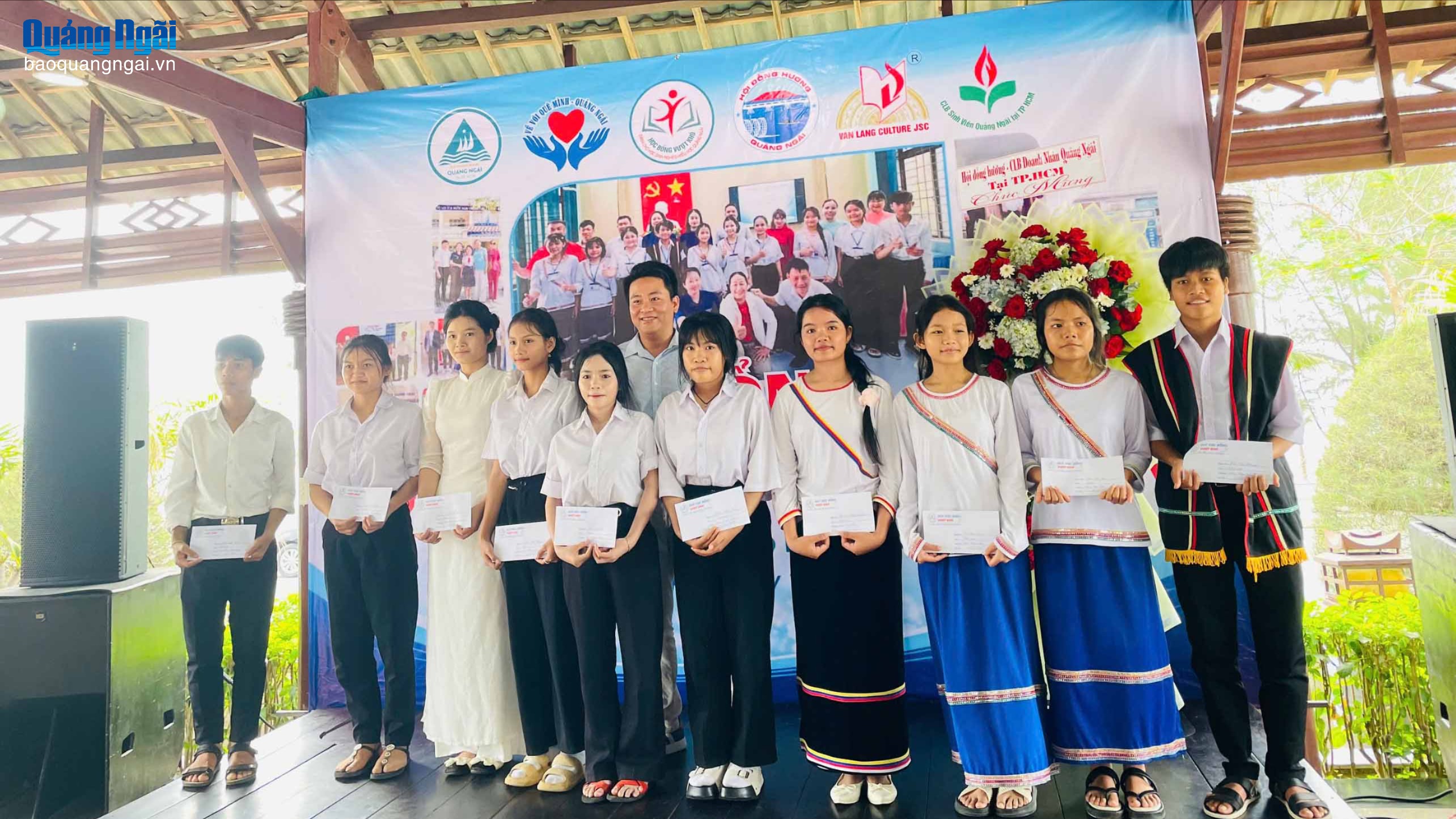 Tiếp sức cho học sinh nghèo, vượt khó