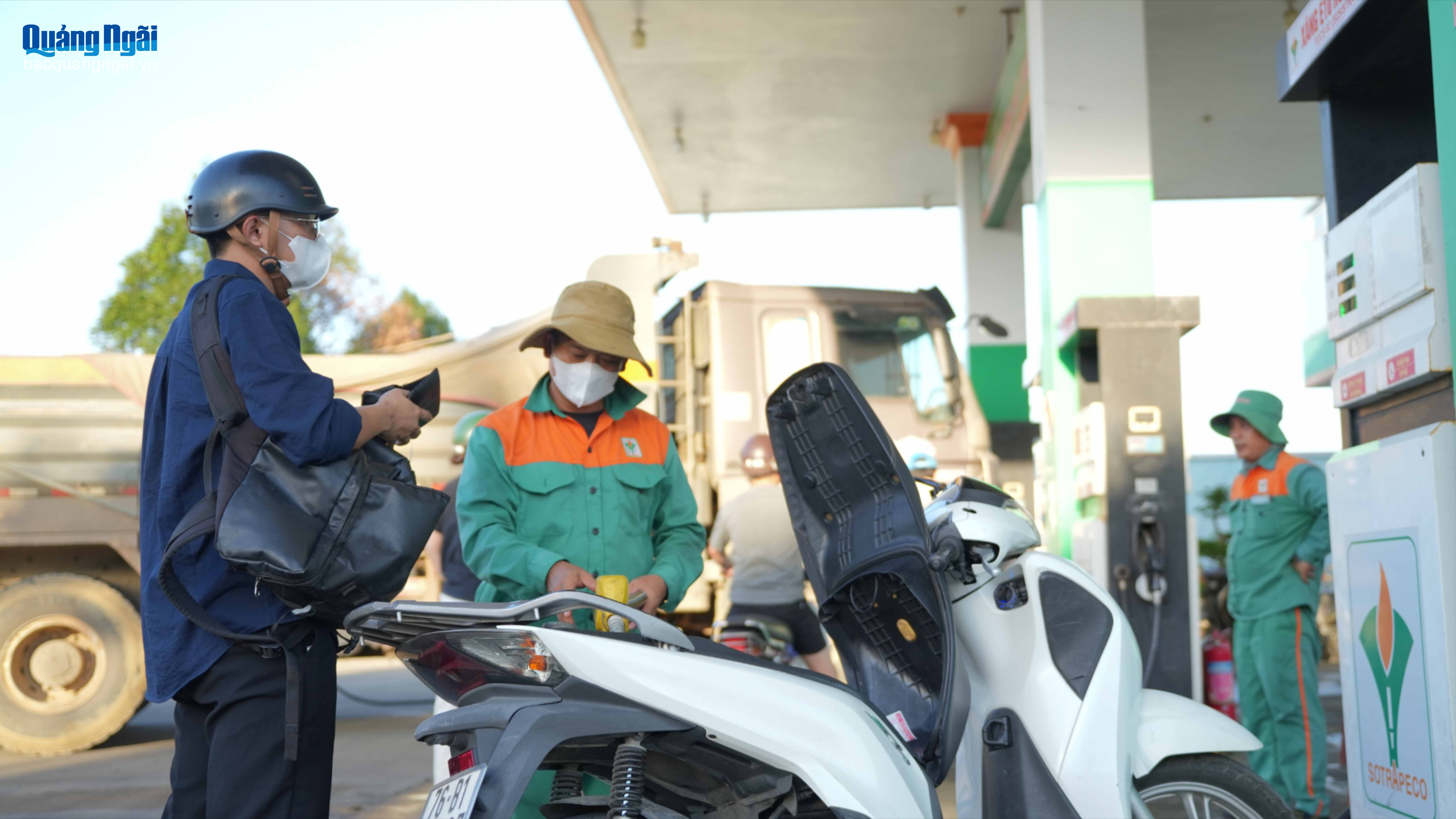 Nguồn cung xăng E10 bảo đảm, hệ thống phân phối gặp khó