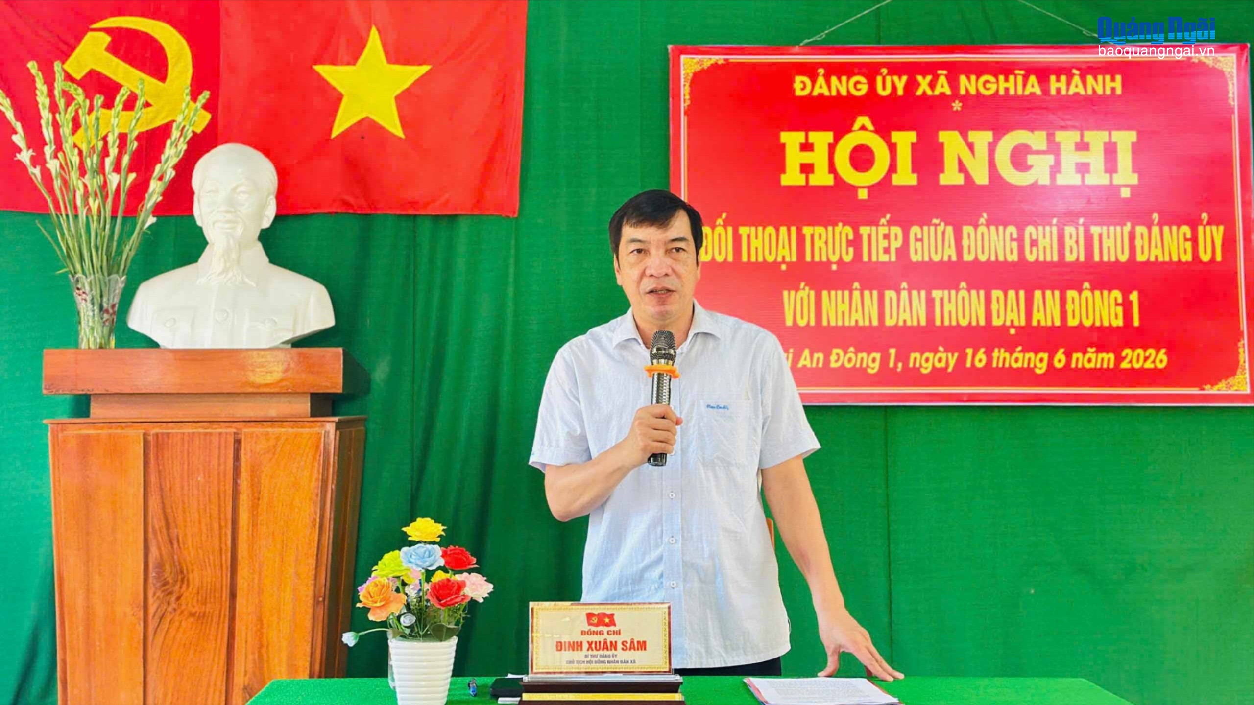 Bí thư Đảng ủy xã Nghĩa Hành đối thoại trực tiếp với người dân