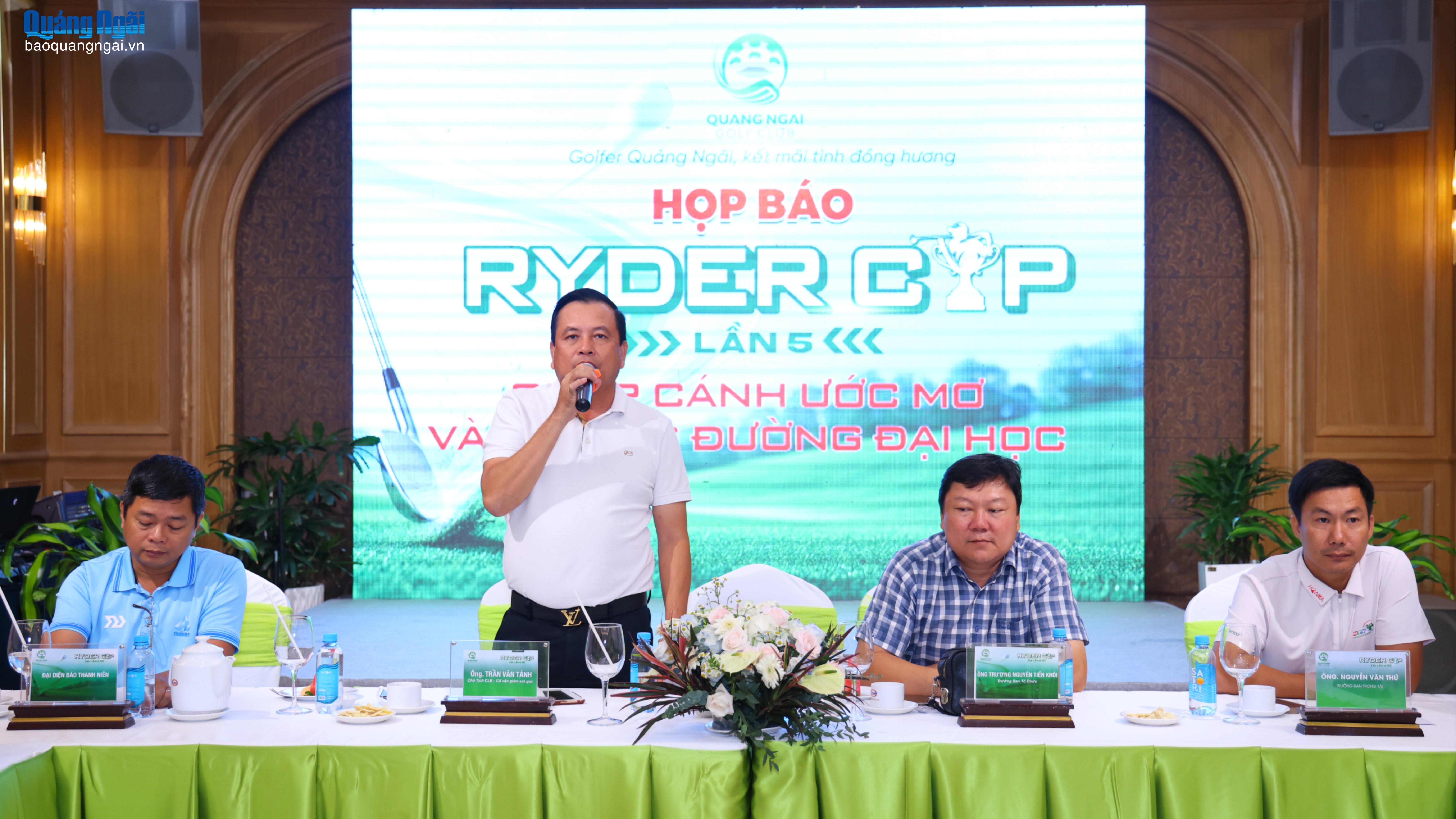 Khởi động giải golf tiếp sức tân sinh viên Quảng Ngãi