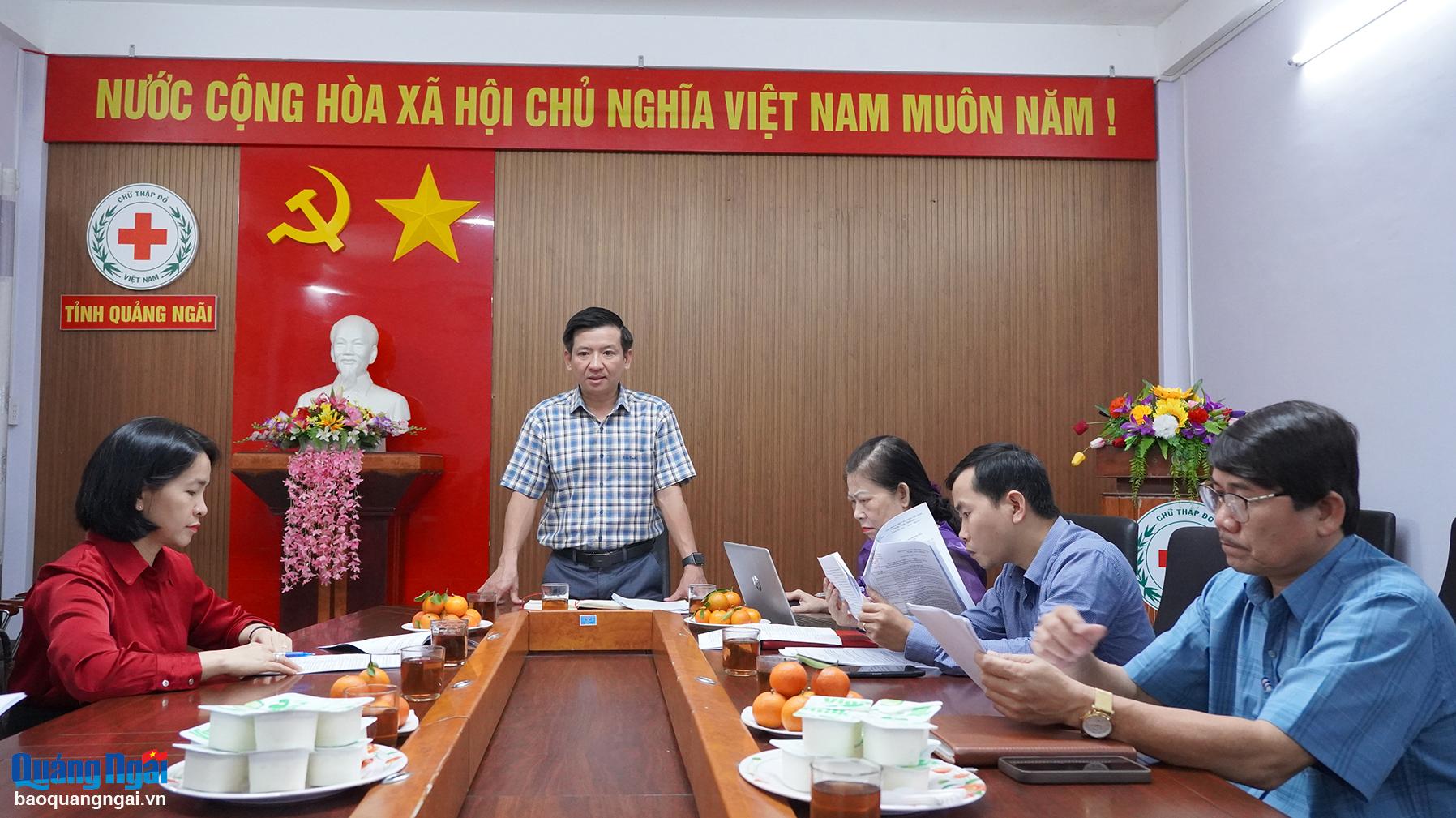 Họp xét khen thưởng tập thể, cá nhân tiêu biểu trong hiến máu tình nguyện