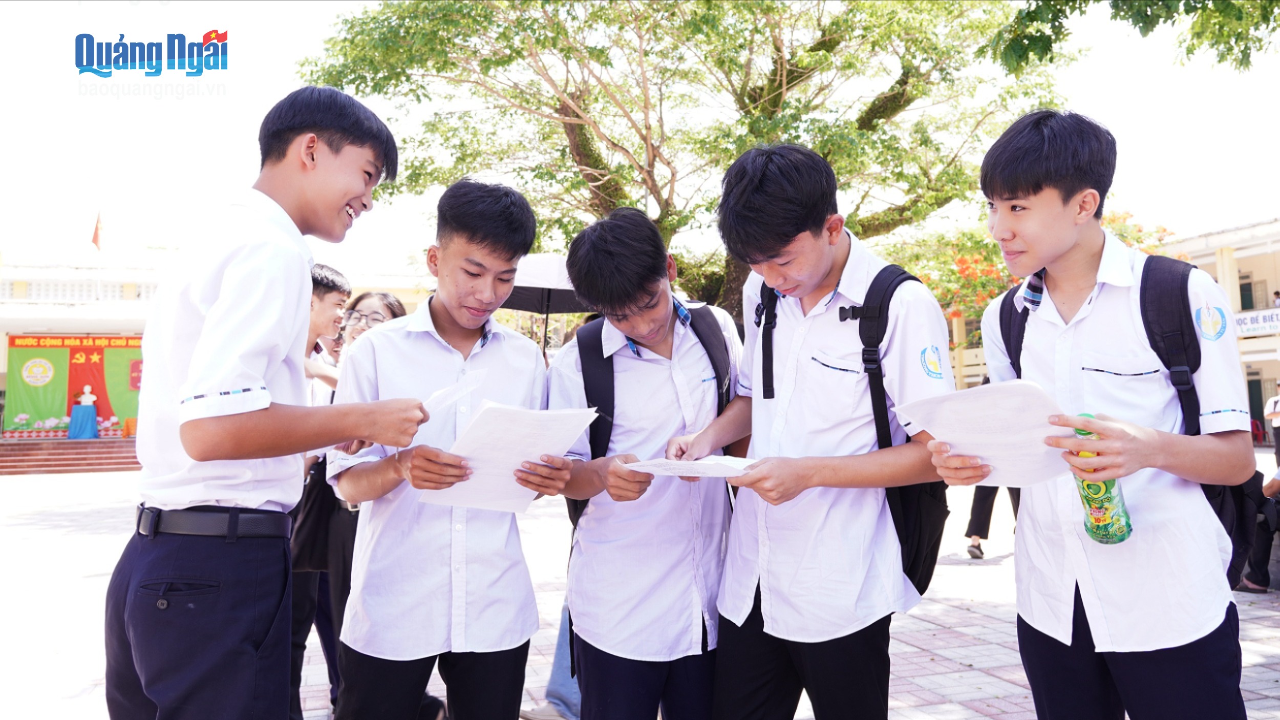 Bài thơ “Tổ quốc nhìn từ biển” vào đề thi Ngữ văn lớp 10