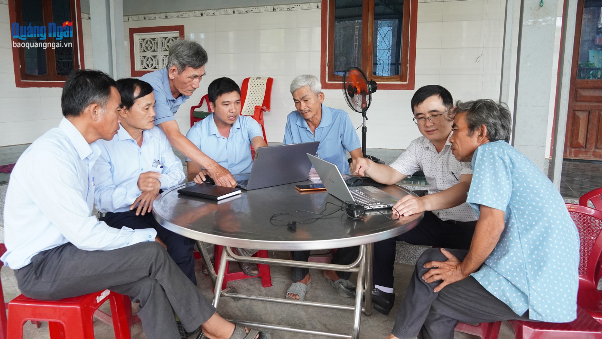 Ngày thứ Bảy, mang công sở về thôn