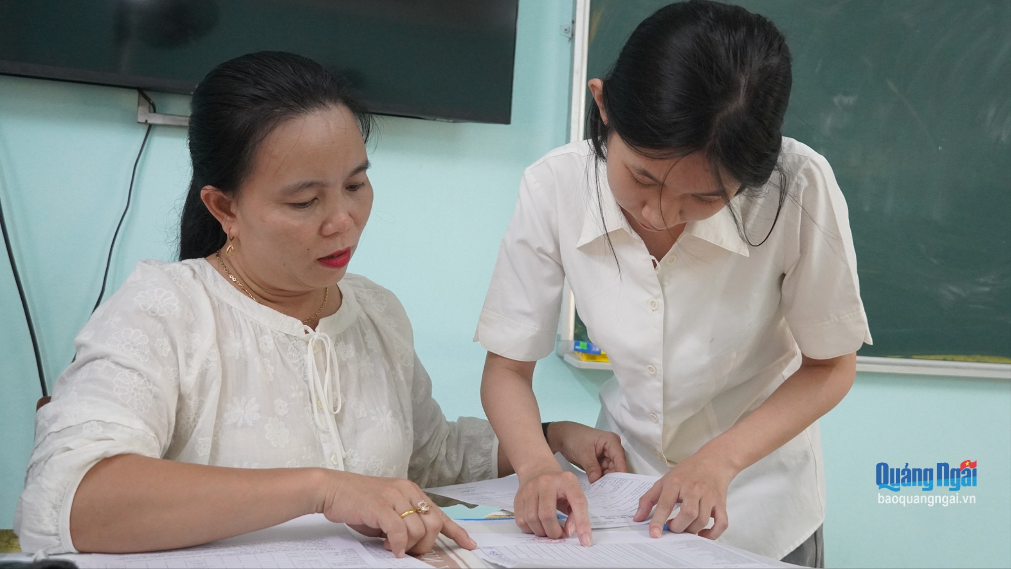 Thí sinh làm thủ tục dự thi tốt nghiệp THPT