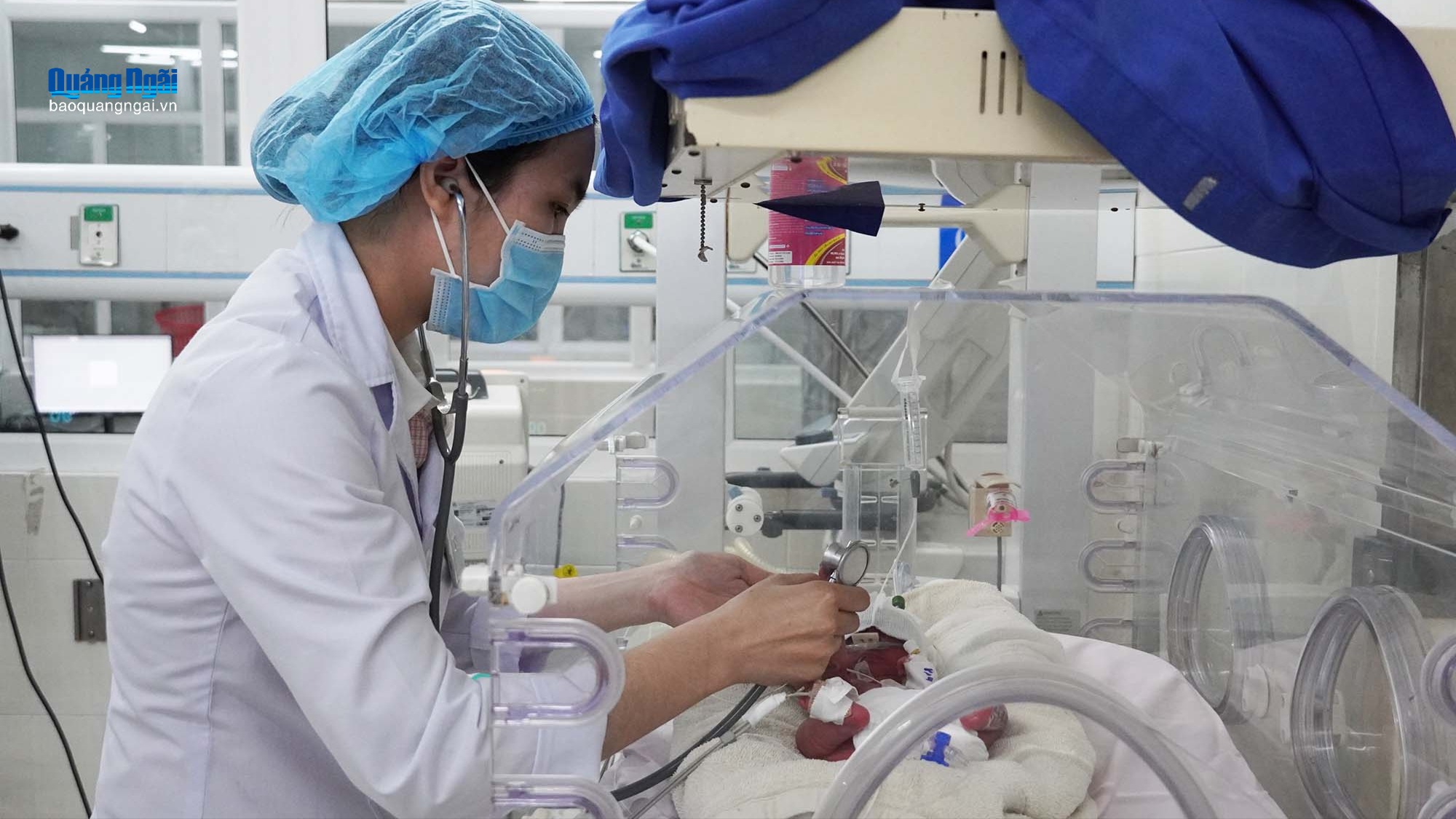 Gần 60 ngày giành lại sự sống cho bé sơ sinh chỉ nặng 600g