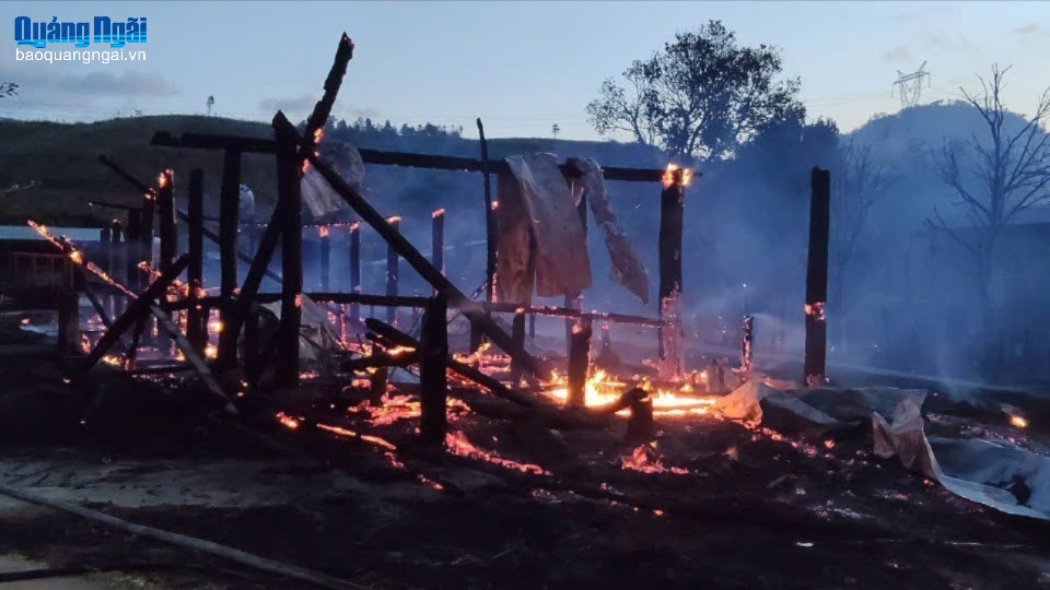 Cháy nhà rông làng Kon Brăp Ju