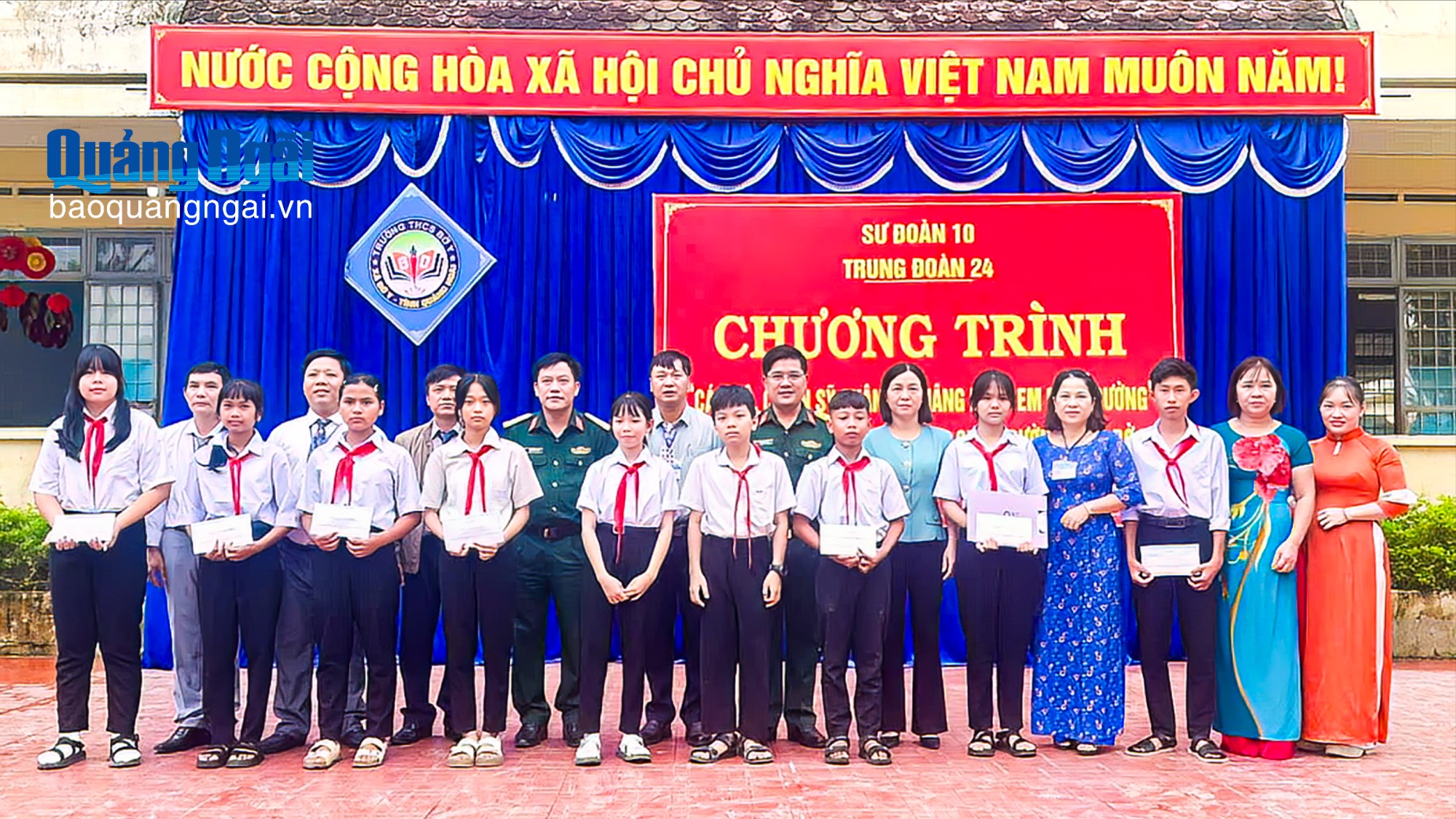 Trung đoàn 24, Sư đoàn 10 tiếp sức học sinh vùng biên giới đến trường