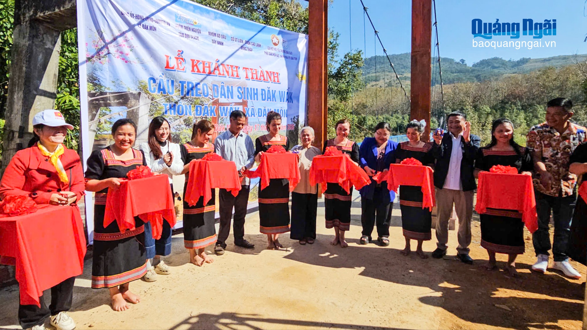 Khánh thành cầu treo dân sinh thôn Đăk Wấk, xã Đăk Môn