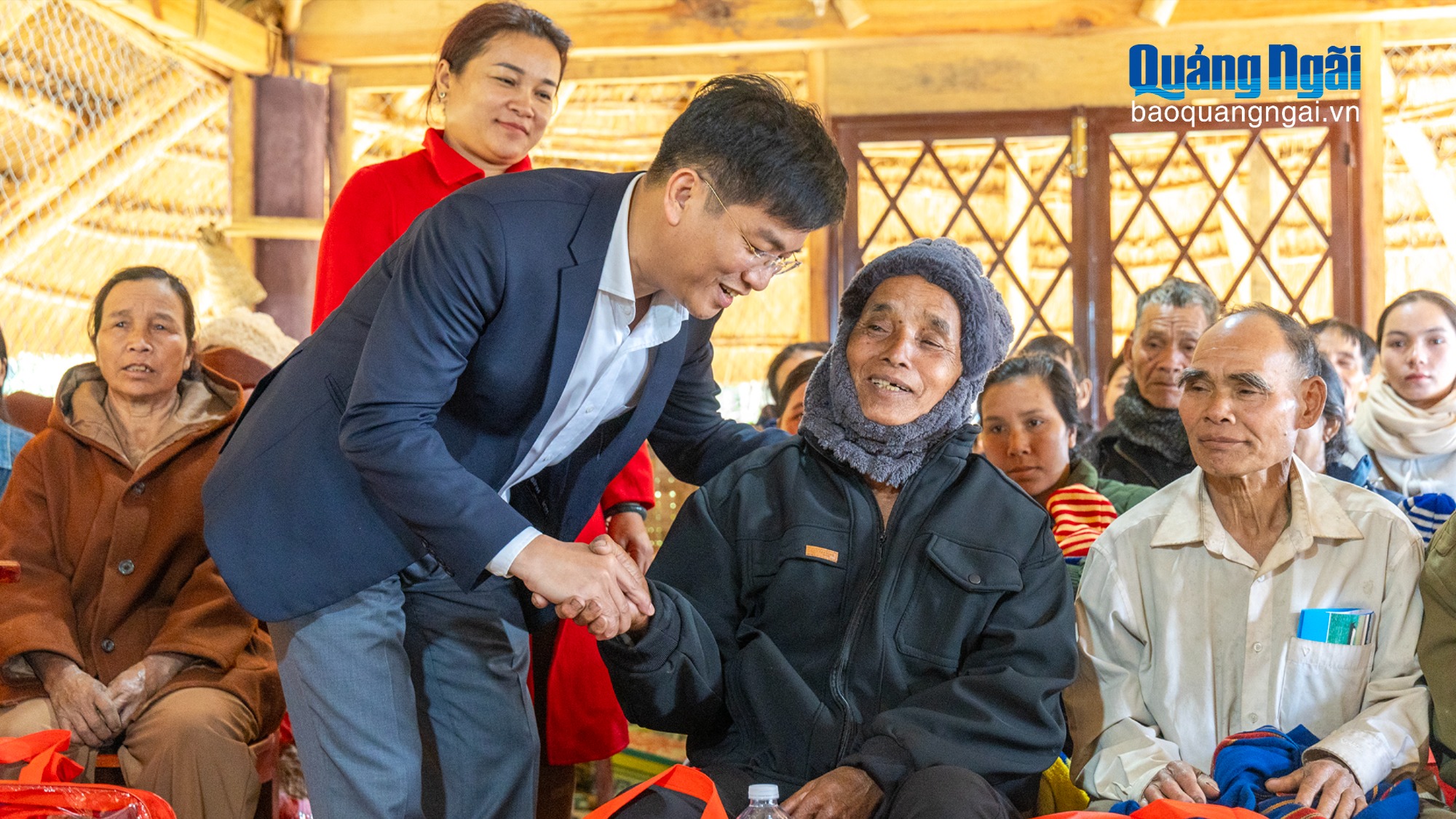 Phó Chủ tịch UBND tỉnh thăm, chúc Tết xã biên giới Đăk Plô