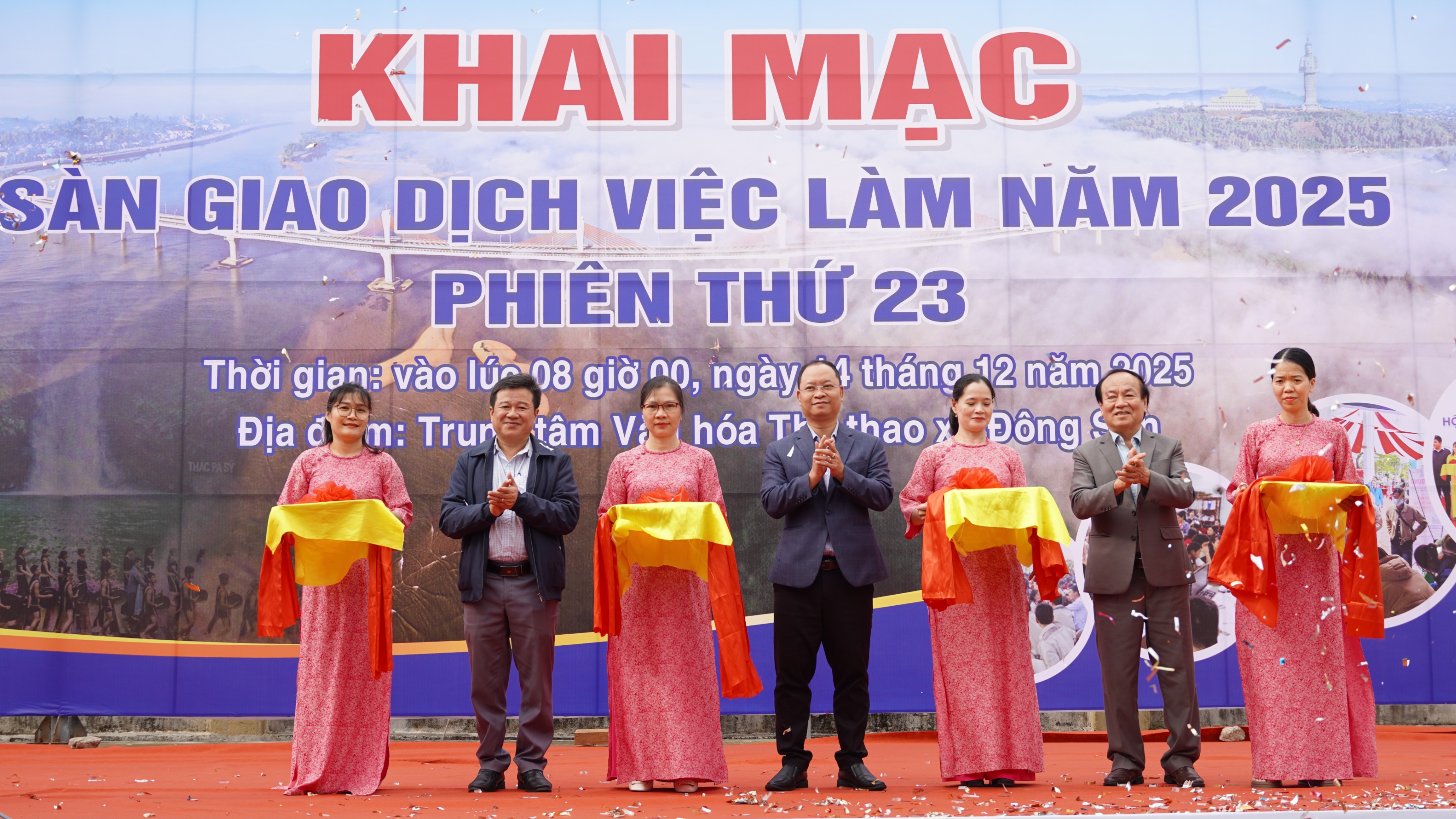 Khai mạc sàn giao dịch việc làm phiên thứ 23 tại xã Đông Sơn