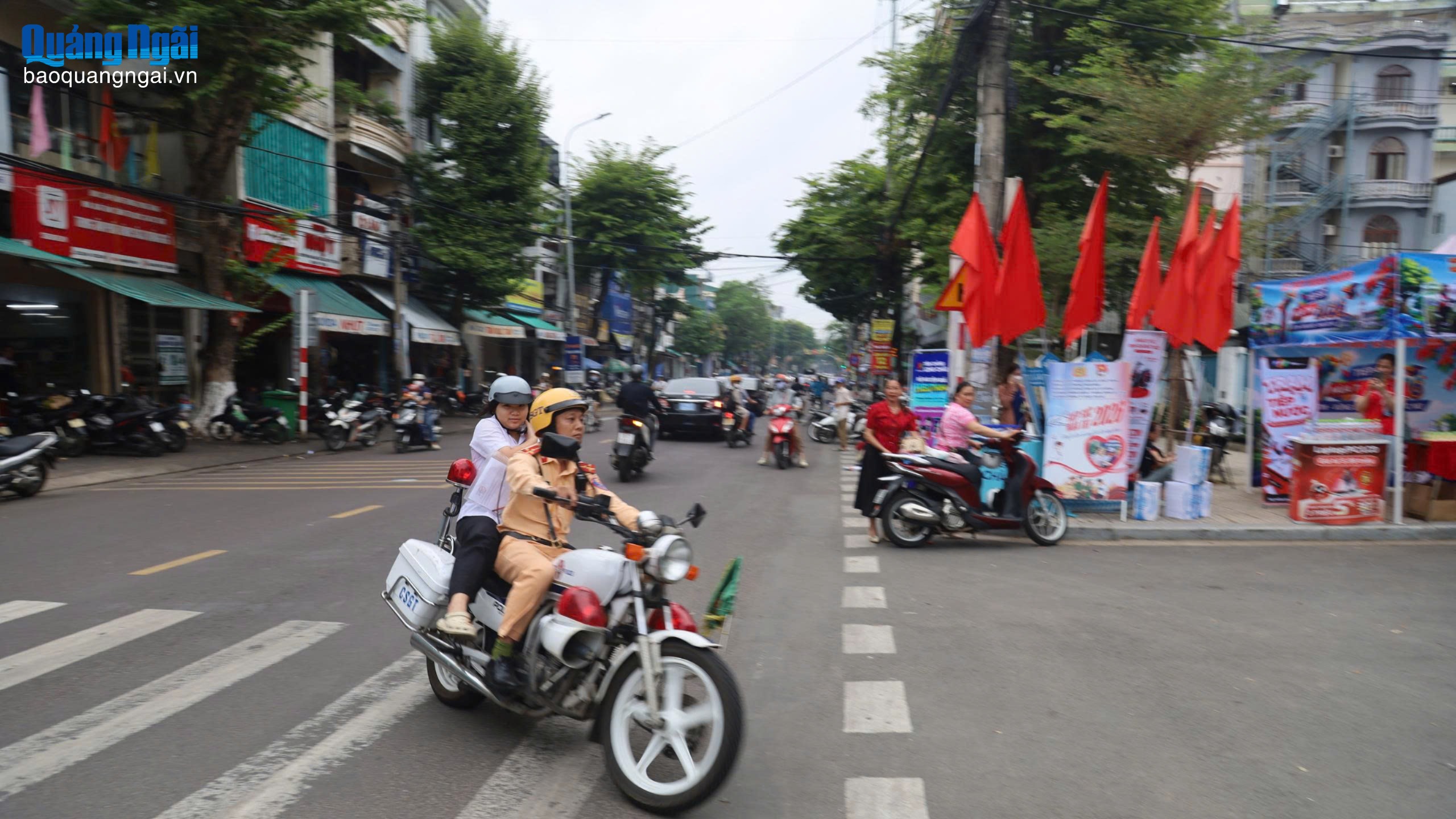 Công an kịp thời đưa thí sinh ngủ quên đến điểm thi