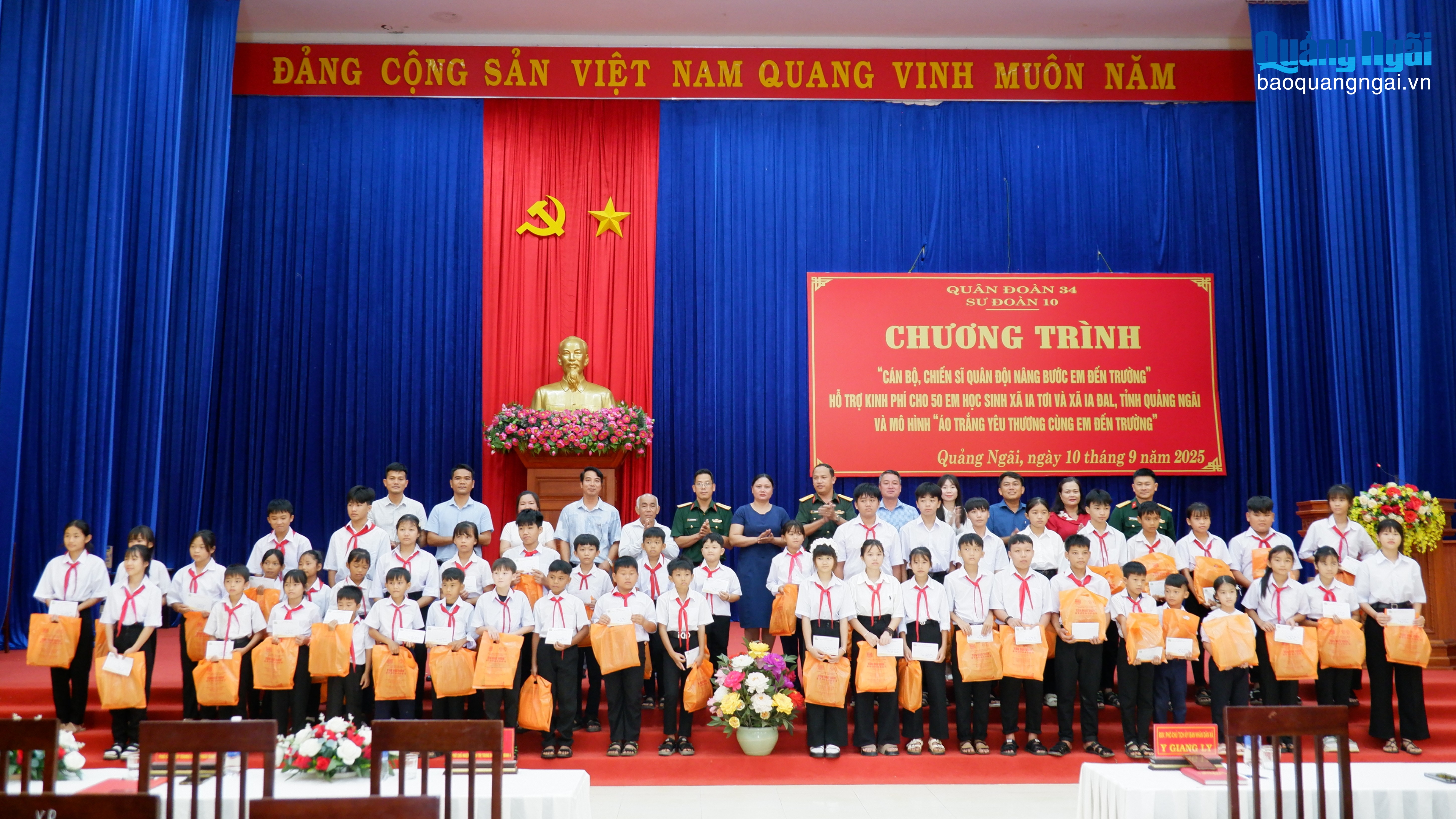 Hỗ trợ hơn 370 triệu đồng cho học sinh vùng biên